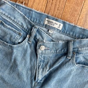 A&F curve love 90s straight crossover jeans